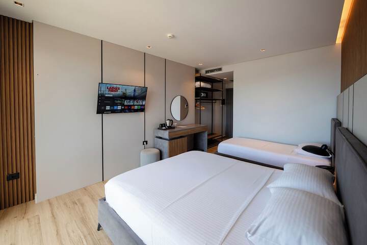 Room 33 of 112