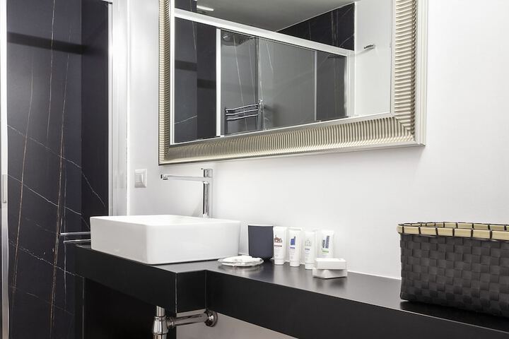 Room 15 of 25