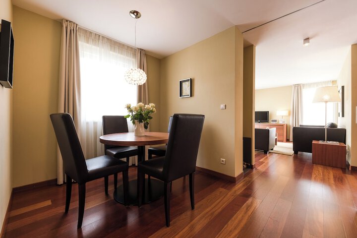 Room 42 of 119