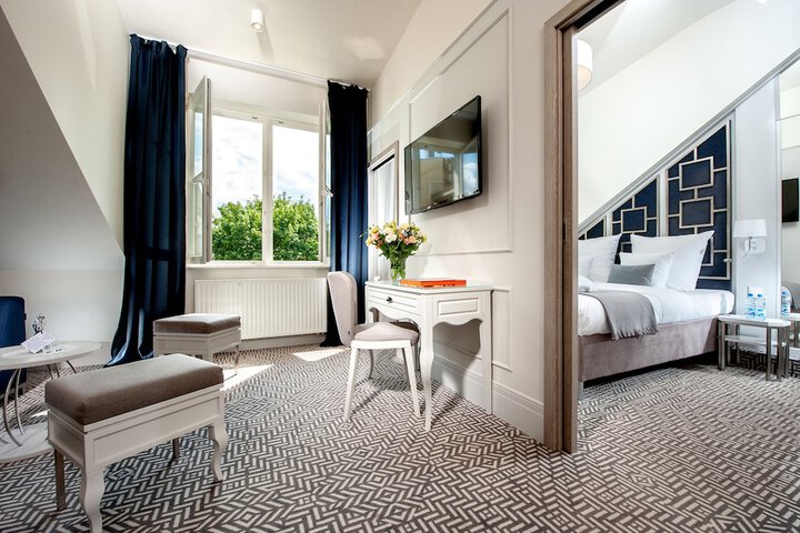 Room 47 of 77