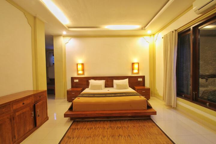 Room 6 of 49