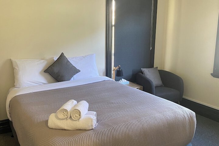 Room 10 of 14