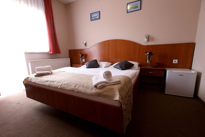 Room 7 of 94