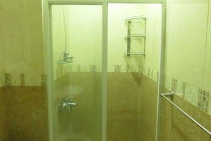 Room 6 of 27