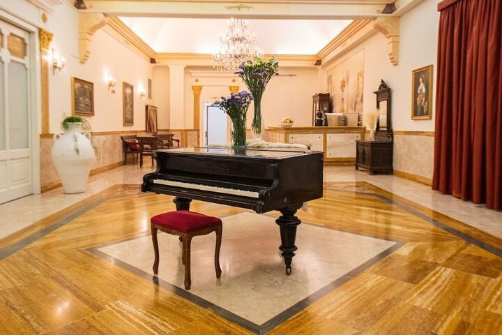 Guest Lobby