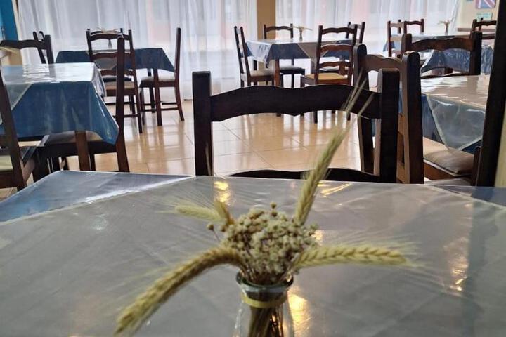 Dining 7 of 23