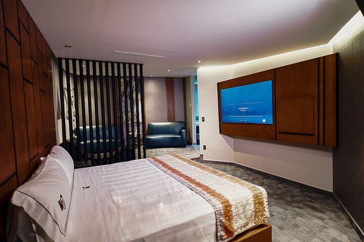 Room 7 of 27