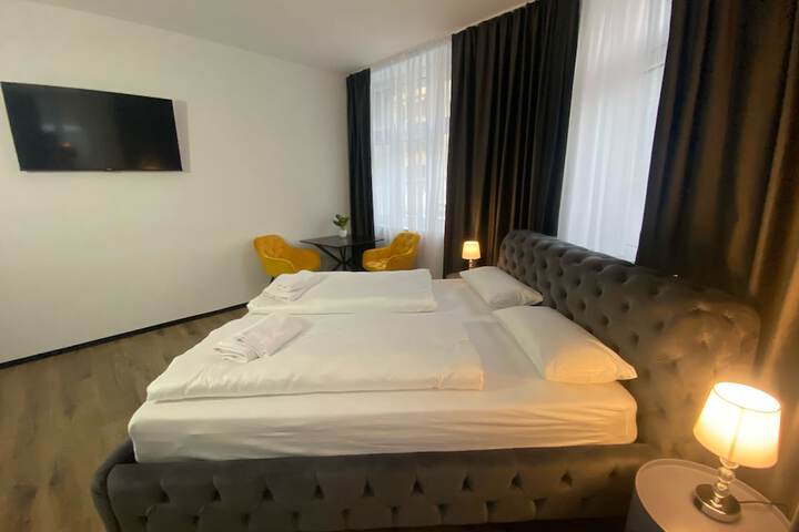 Room 4 of 26