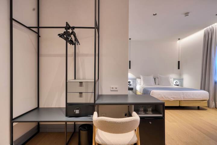 Room 33 of 72