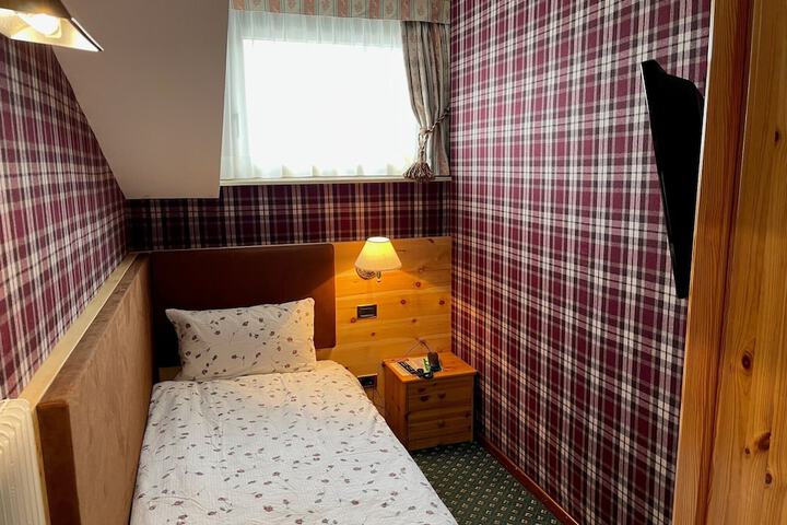 Room 13 of 52