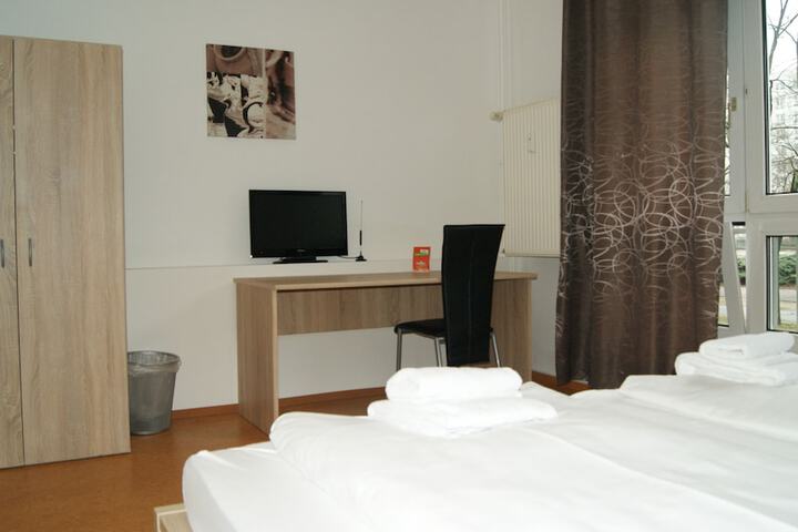 Room 11 of 37