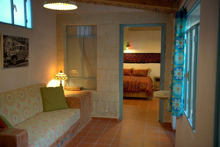 Room 6 of 16