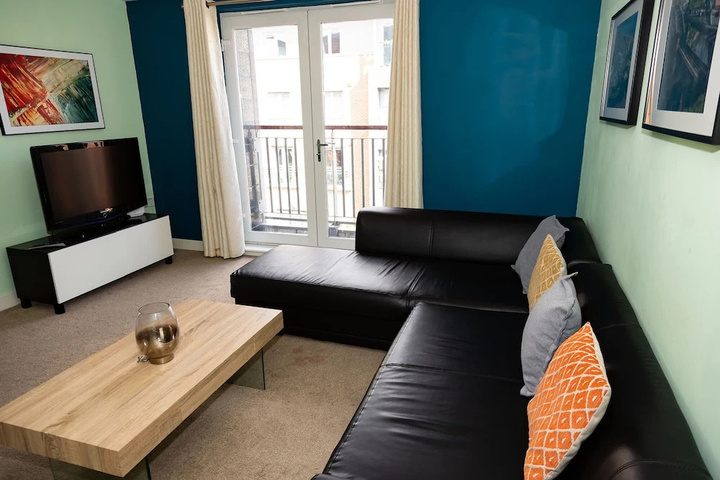Room 4 of 17