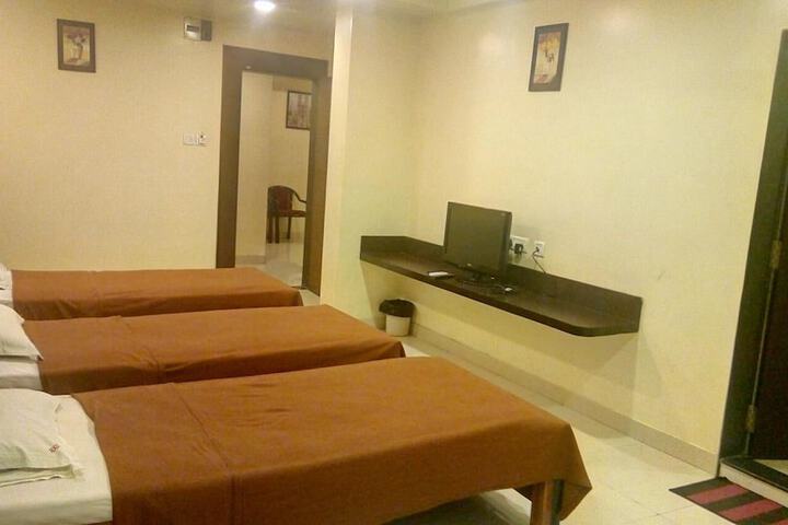 Room 33 of 46