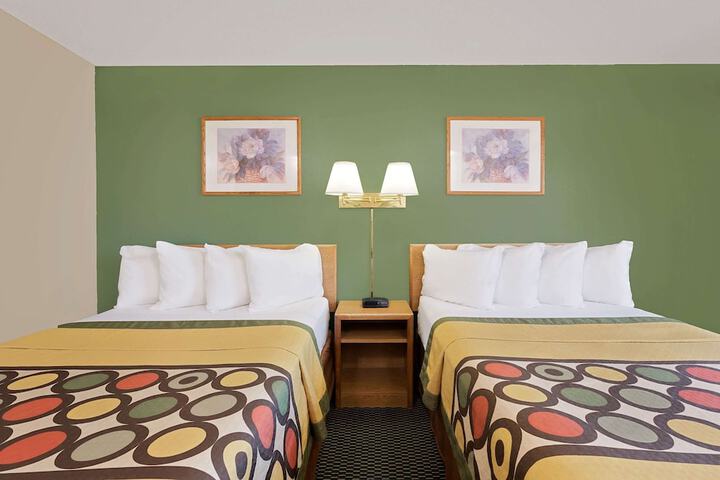 2 Double Beds (1 of 4)