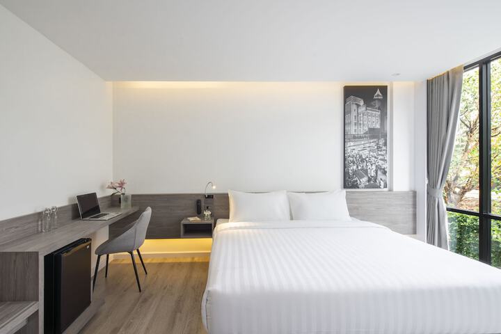 Room 8 of 42