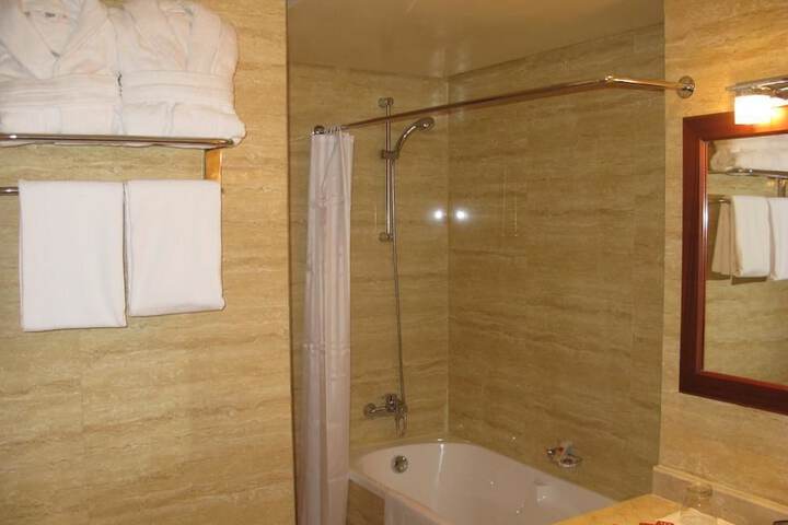 Room 8 of 17