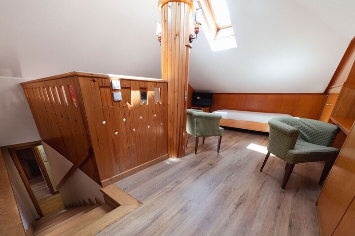 Room 28 of 63