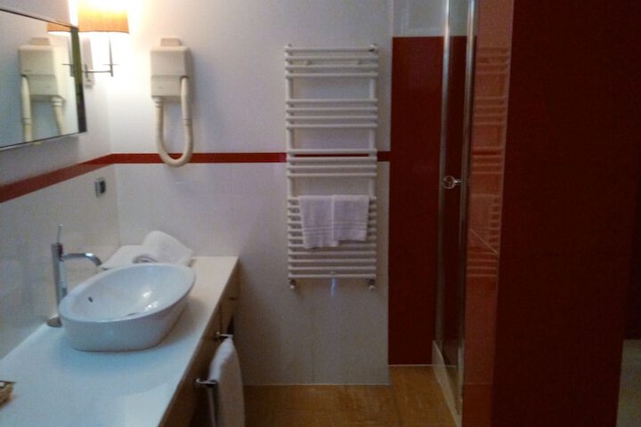 Room 11 of 25