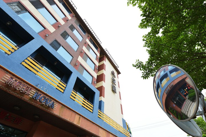 Hotel 60 of 64