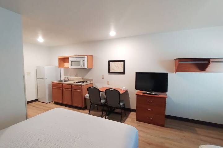 Suite Queen Bed (6 of 9)