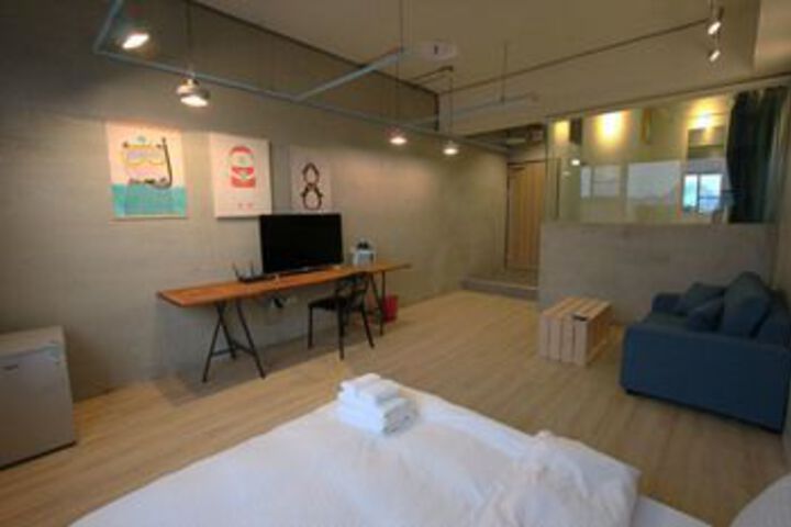 Room 27 of 64