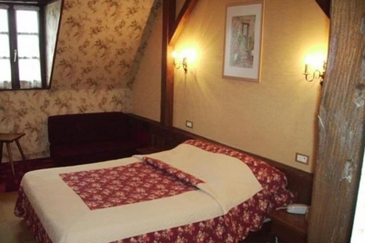 Room 7 of 35