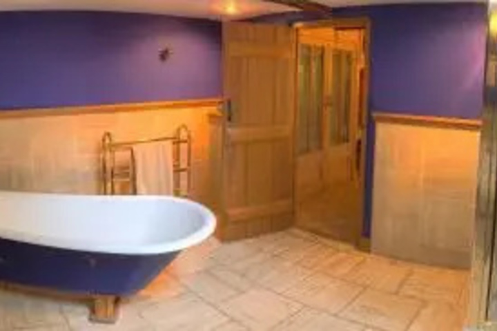 Room 2 of 2
