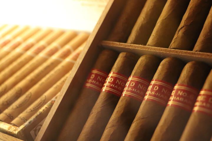 Lounge 37 of 47