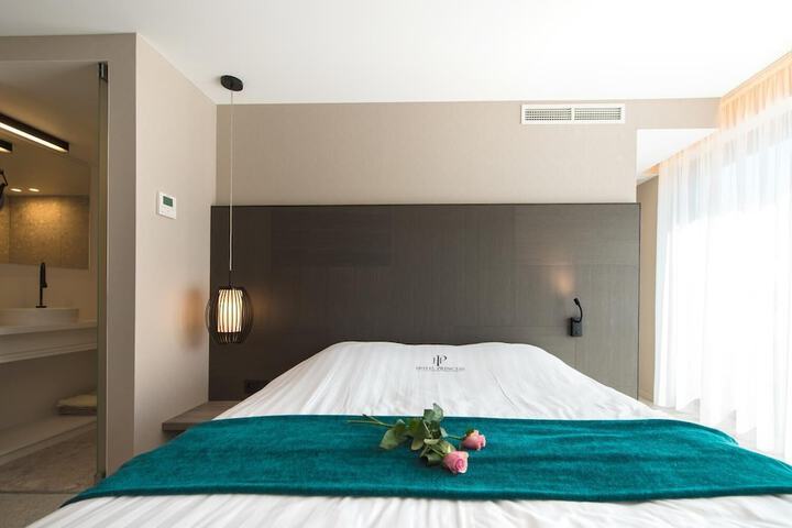 Room 13 of 50