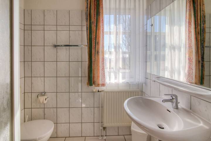 Room 9 of 25