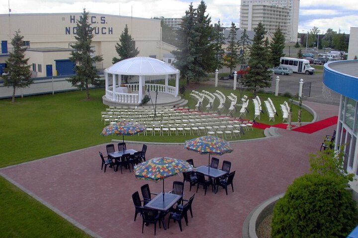 Hotel Exterior 60 of 62