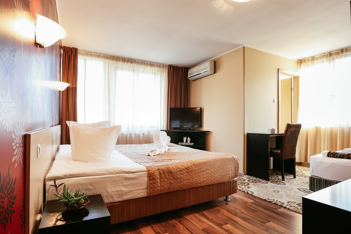Room 13 of 40