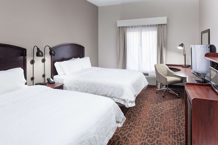 2 Queen Beds (6 of 9)