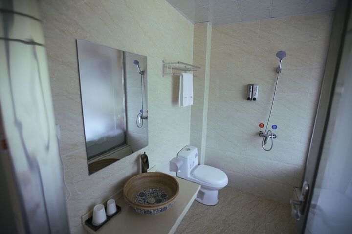 Room 32 of 47