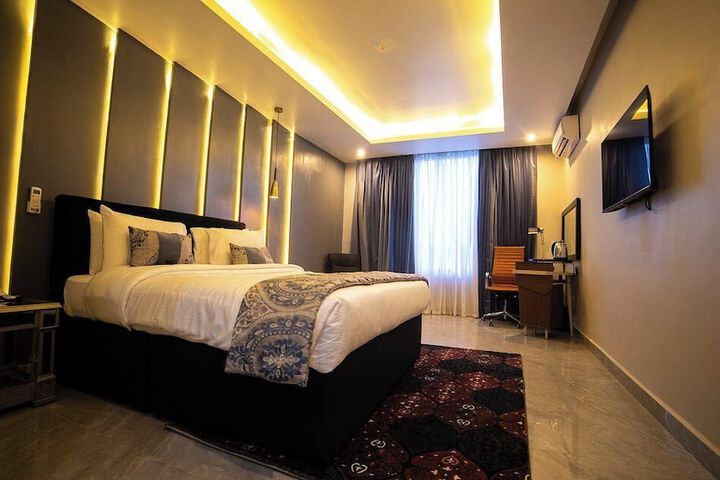 Room 7 of 24