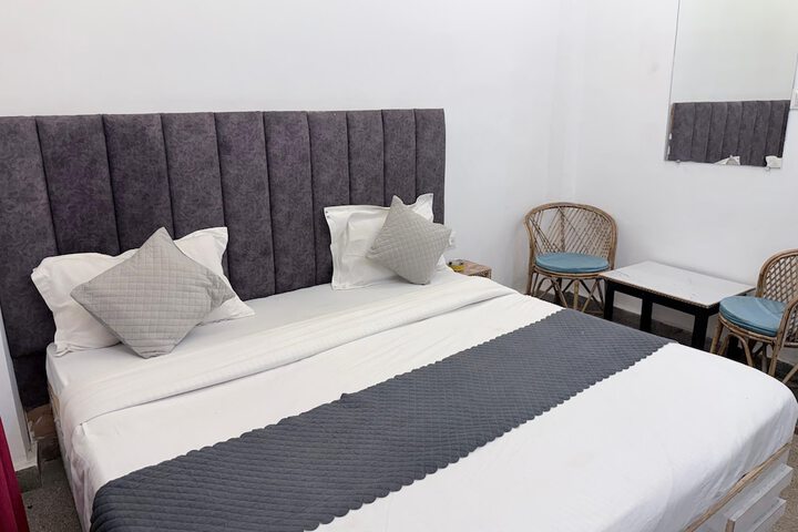 Room 8 of 19