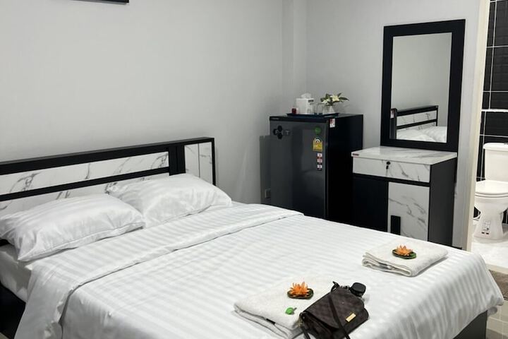 Room 6 of 50