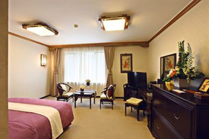 Room 19 of 28