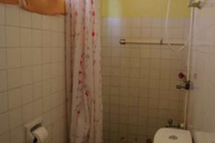 Room 2 of 27