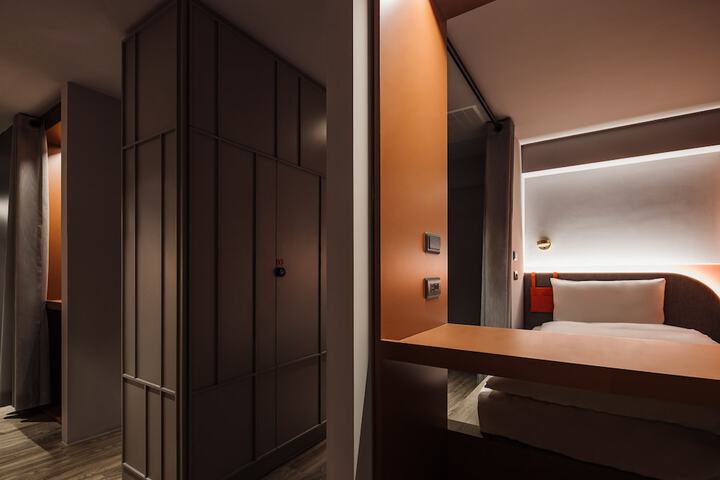 Room 8 of 36