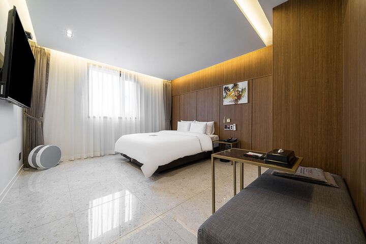 Room 73 of 141