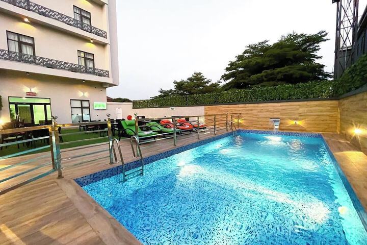 Pool 4 of 23