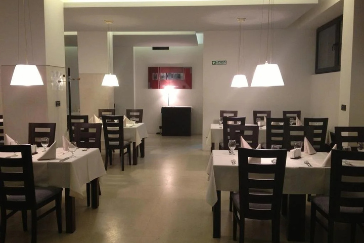 Dining 12 of 13