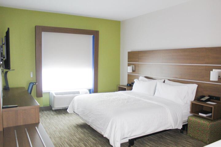 Standard King Bed Accessible (4 of 11)