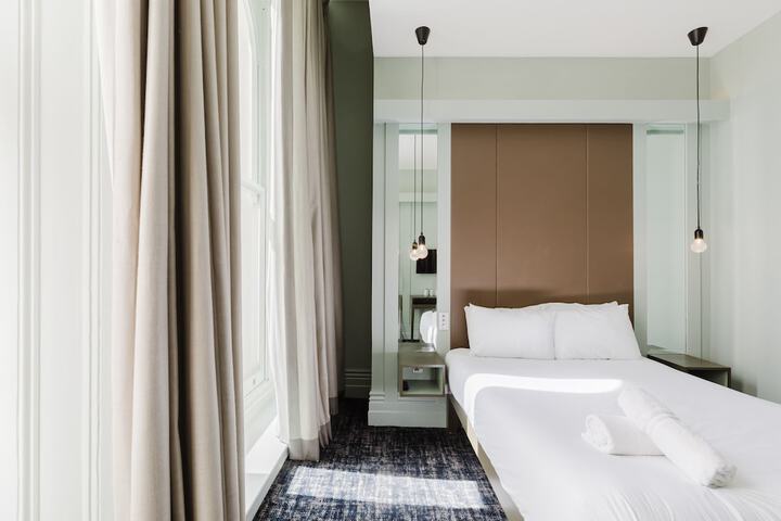 Room 44 of 263