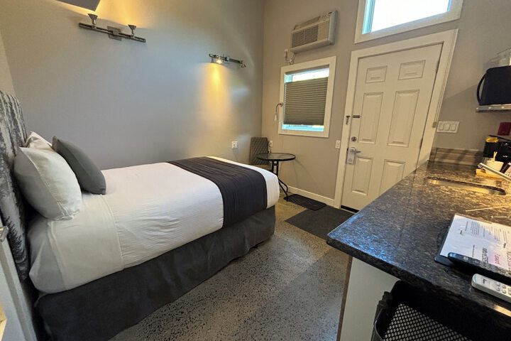 Room 12 of 52