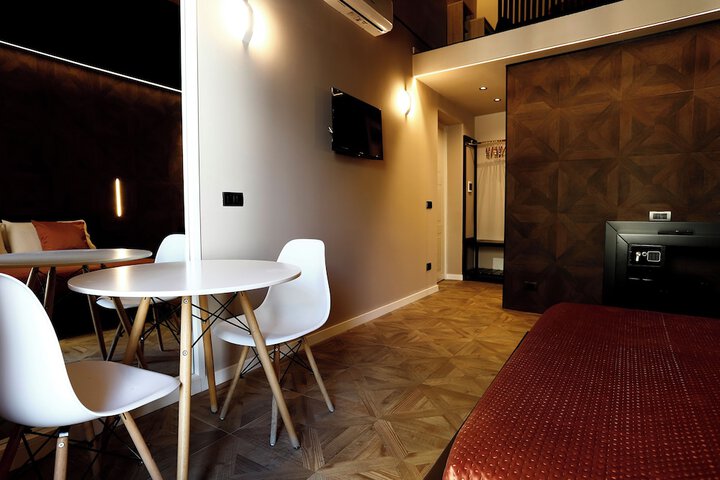 Room 18 of 183