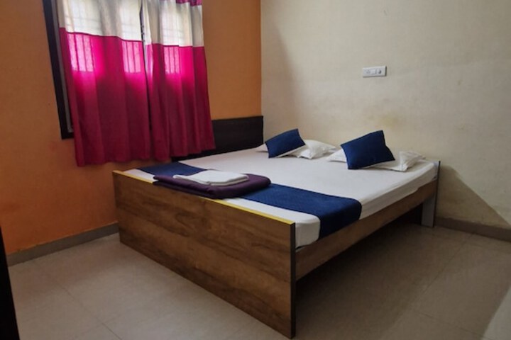 Room 5 of 28