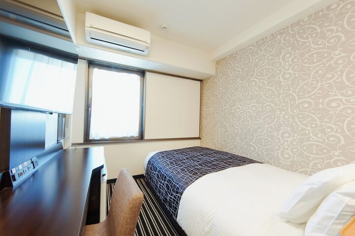 Room 12 of 96